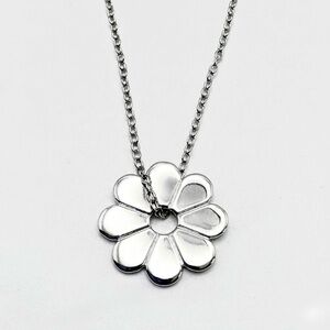 New Sterling Silver Daisy Flower Pendant Necklace Purchased from Freida Rothman